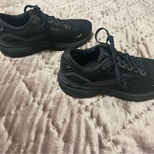 Brooks ghost 15 black running tennis shoes women’s size 6 sneakers